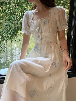 Белое платье с синими вышитыми фрагментами цветов, Женский летний перерыв на чаепитие, Французский квадратный вырез, Бессмертная Ци, Супер