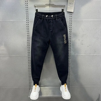 Мужская одежда, новые мужские брюки, Корейский тренд в стиле пэчворк, эластичные повседневные брюки с высокой талией, мужские джинсы, черные универсальные джинсовые брюки