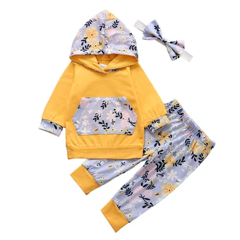 Комплект одежды для маленьких девочек 2024 года с цветочным принтом, осенняя одежда для новорожденных, Желтые топы с капюшоном, Штаны с цветами, повязка на голову, наряды для малышей