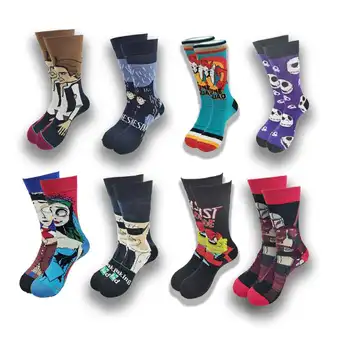 Все виды носков с героями мультфильмов для мужчин и женщин подходят молодым людям для ношения мужских носков.