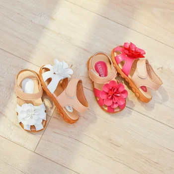 Сандалии для девочек с закрытым носком, детская обувь на мягкой подошве, сандалии принцессы с милым цветком, детская пляжная обувь, дышащая обувь для девочек